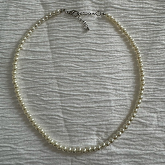 PEARL NECKLACE ⭐️ - Picture 3 of 5